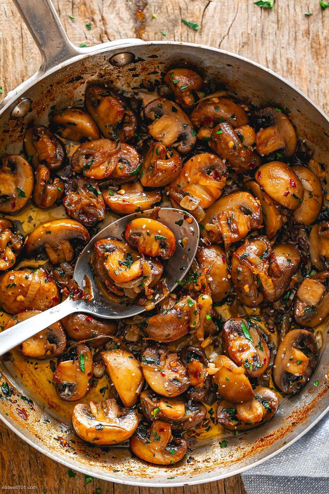 Onion Garlic Butter Mushrooms Skillet (1)